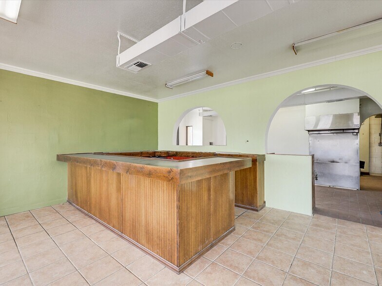 More Photos Of 1201 E Long Ave, Fort Worth General Retail For Sale