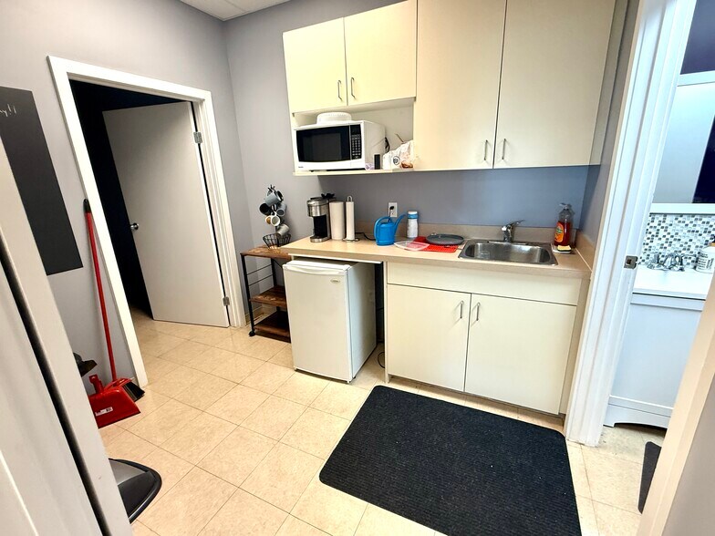 More Photos Of 4351 104th Ave SE, Calgary Warehouse For Sale