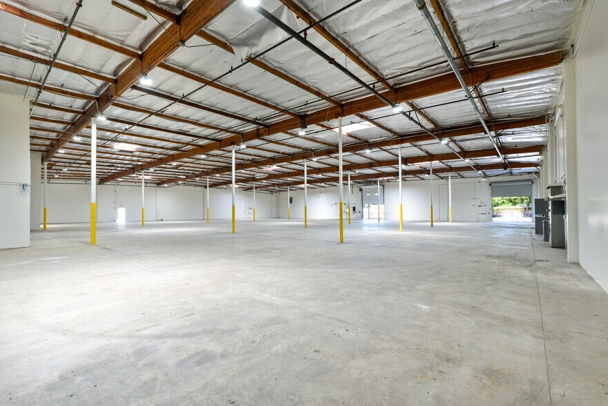 More Photos Of 709 Via Alondra, Camarillo Warehouse For Lease