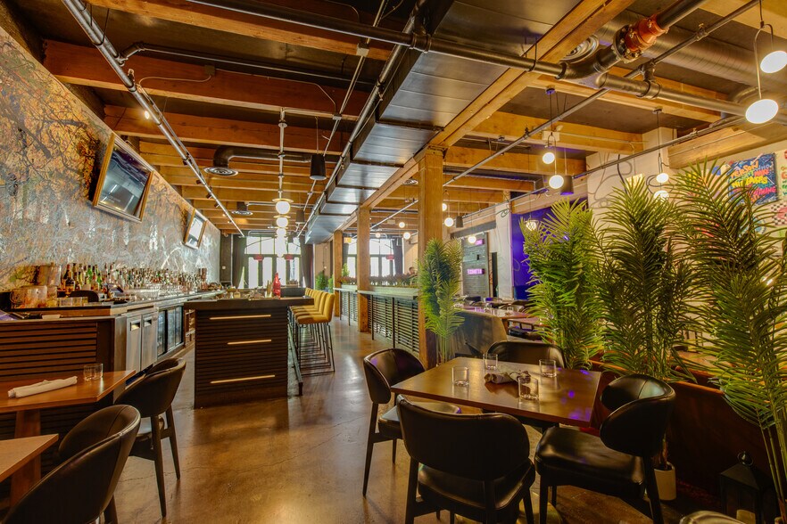 More Photos Of 11 W Illinois St, Chicago Loft Creative Space For Lease