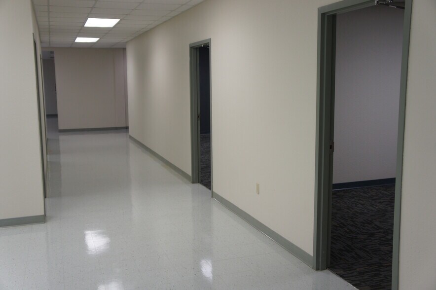 More Photos Of 3505 W Admiral Doyle Dr, New Iberia Flex For Lease