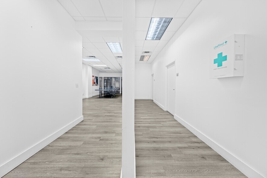 More Photos Of 2500 NW 39th St, Miami Light Distribution For Sale