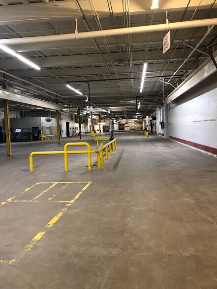 More Photos Of 318 W Howell St, Hartwell Manufacturing For Sale