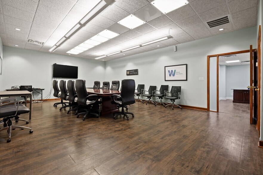 More Photos Of 1801 E 23rd St, Chattanooga Light Distribution For Lease