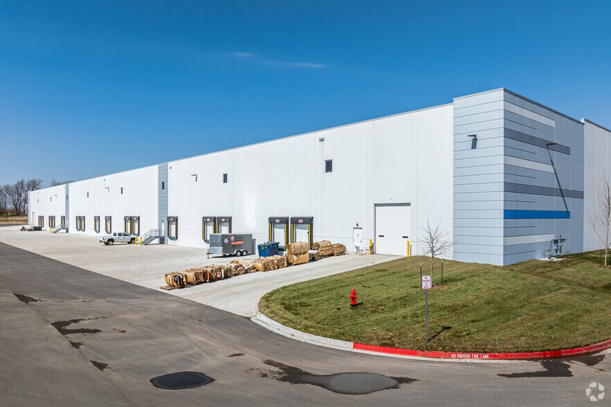 More Photos Of 1100 NW Main St, Lee's Summit Unknown For Lease