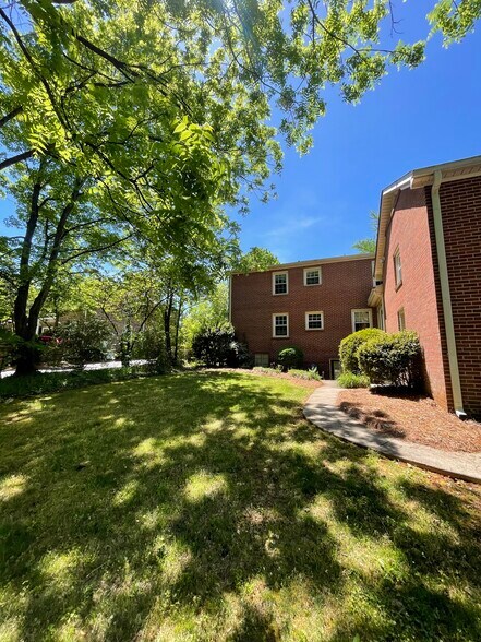 More Photos Of 2715 Reynolda Rd, Winston-Salem Office For Sale