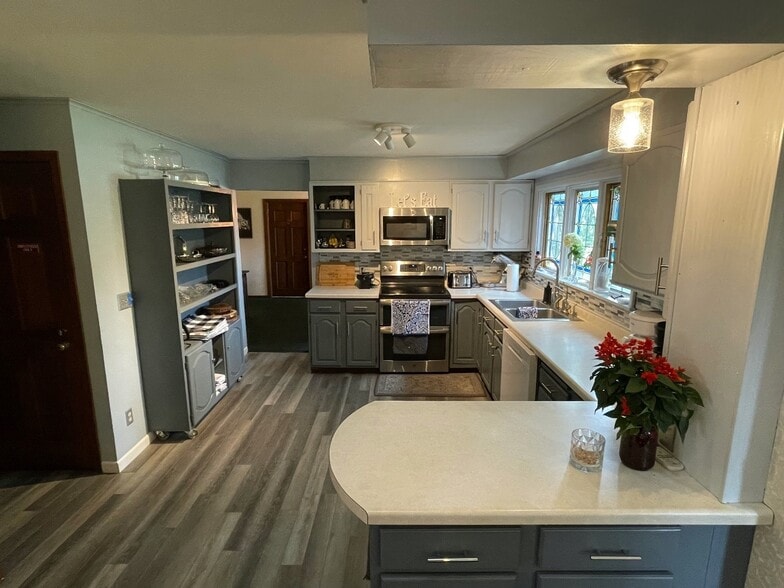 More Photos Of 2536 Hansen Ln, Altoona Hospitality For Sale