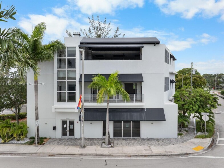 Primary Photo Of 2500 Wilton Dr, Wilton Manors Freestanding For Sale