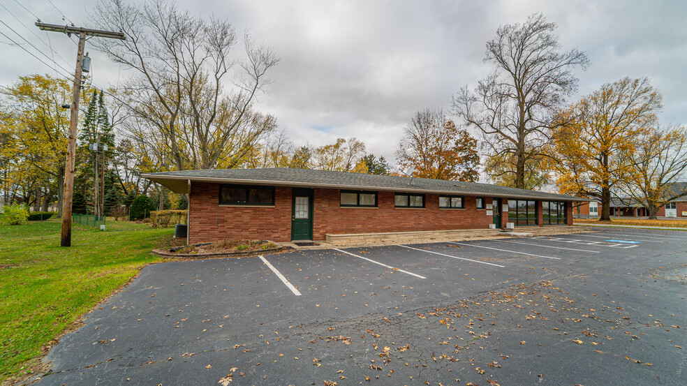 Primary Photo Of 705 N Main St, Kouts Healthcare For Sale