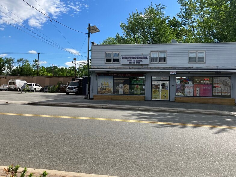 More Photos Of 545 Mola Blvd, Elmwood Park Storefront Retail Residential For Sale