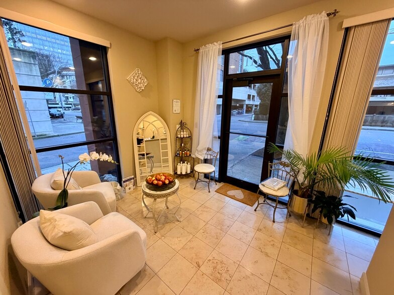 More Photos Of 1106 108th Ave NE, Bellevue Apartments For Sale
