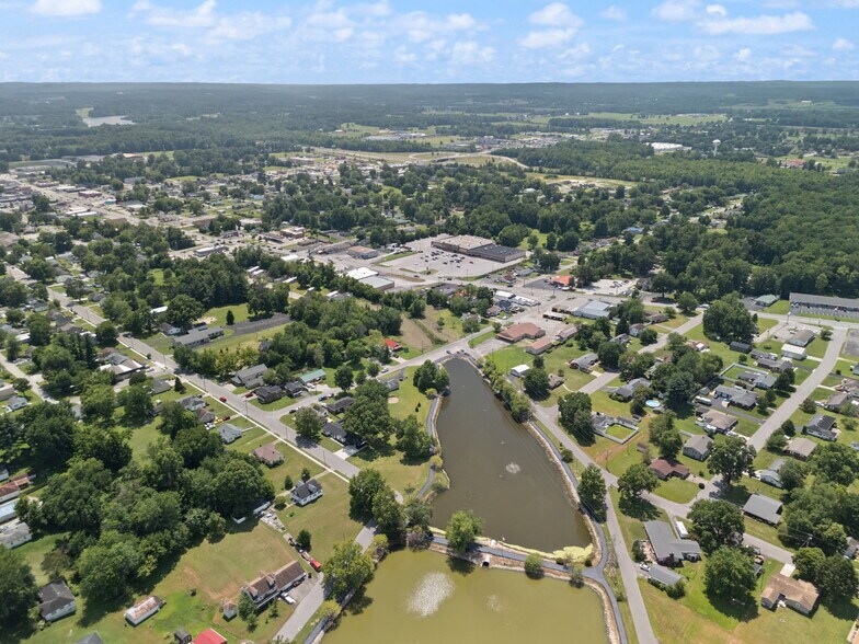 More Photos Of 756 Lakeshore Dr, Scottsburg Flex For Sale