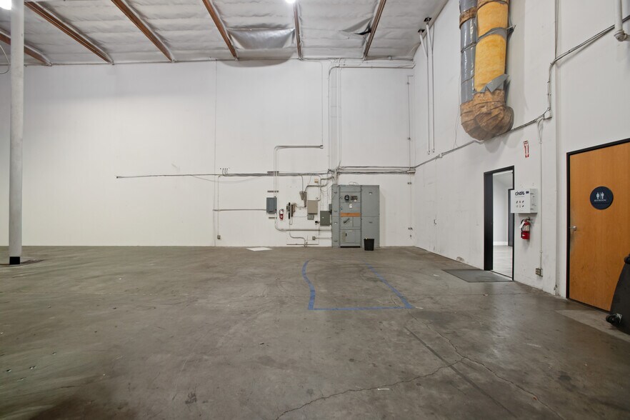 More Photos Of 1351 S Lewis St, Anaheim Warehouse For Sale