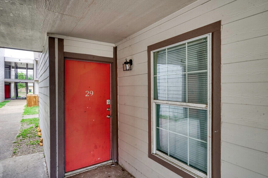 More Photos Of 2000 Kazmeier Plz, Bryan Apartments For Sale