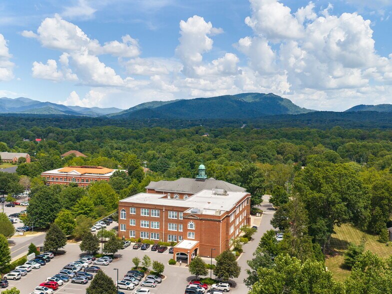 More Photos Of 4 Vanderbilt Park Dr, Asheville Office For Sale