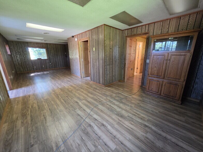 More Photos Of N12757 Rindahl Valley Rd, Osseo Warehouse For Lease