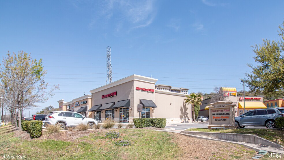 More Photos Of 18427 Rim Dr, San Antonio Freestanding For Sale