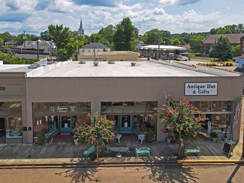 More Photos Of 97 1st St, Grenada General Retail For Sale