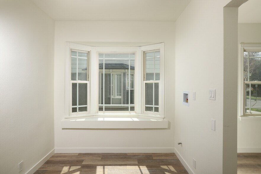 More Photos Of 1004 W Clark Ave, Burbank Apartments For Sale