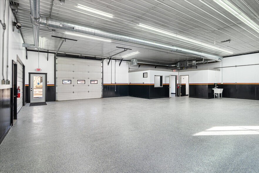 More Photos Of 110 FS Dr, Viroqua Auto Dealership For Sale