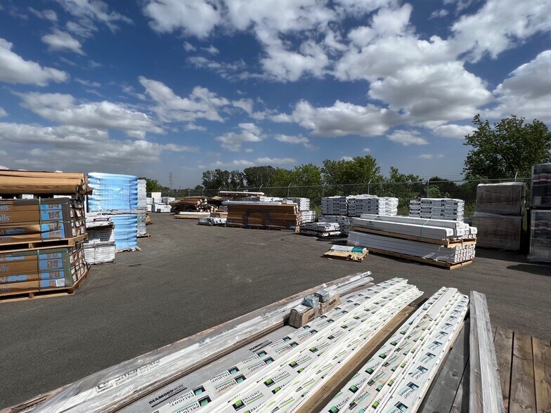 More Photos Of 5501 Clairemont Dr, Appleton Light Manufacturing For Lease