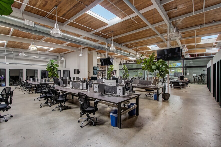 More Photos Of 589-595 N Venice Blvd, Venice Loft Creative Space For Lease