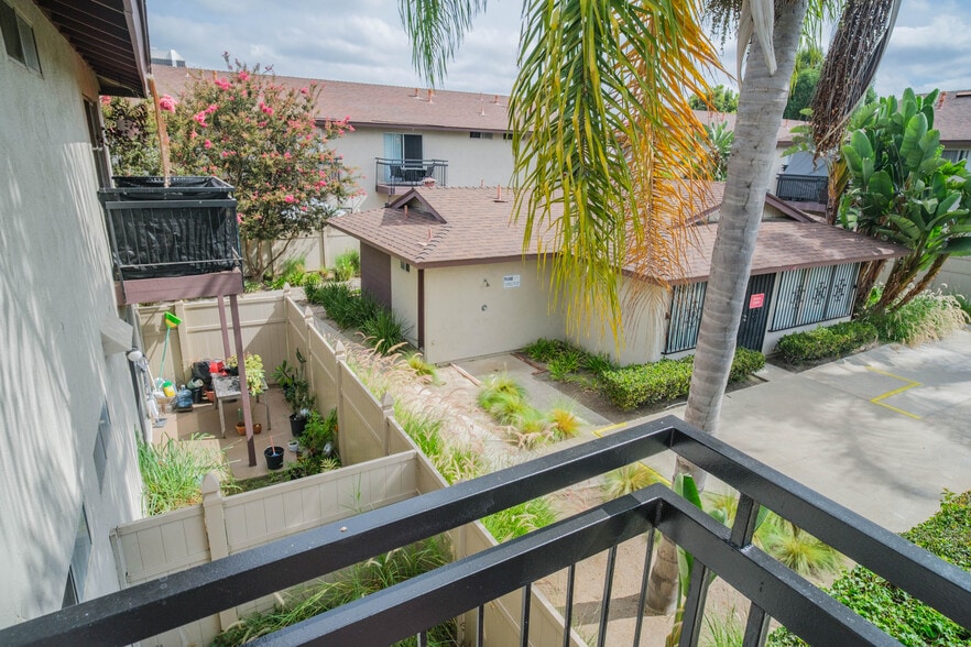 More Photos Of 549 N Tustin Ave, Santa Ana Apartments For Sale