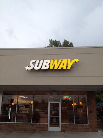 More Photos Of 1525-1611 S Opdyke Rd, Bloomfield Hills Unknown For Lease