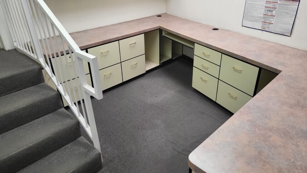 More Photos Of 303 Kansas Ave, Henderson Service For Lease