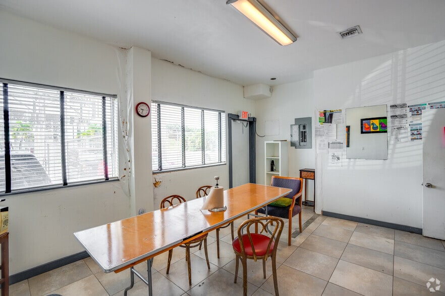 More Photos Of 1111 SE 14th St, Miami Manufacturing For Sale