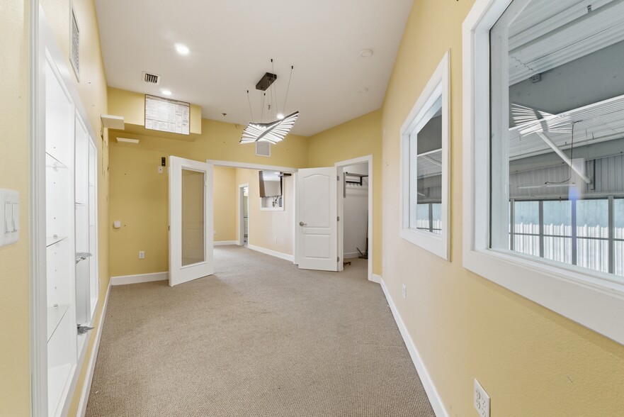 More Photos Of 8600 Airport Blvd, Leesburg Airplane Hangar For Sale