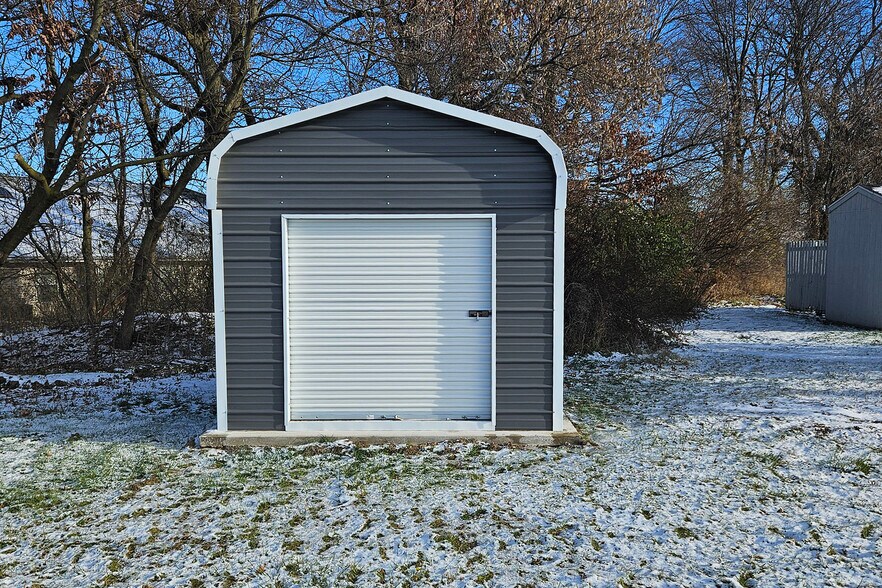 More Photos Of 109 S Greenville West Dr, Greenville Light Manufacturing For Sale