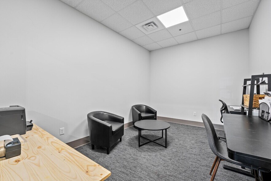 More Photos Of 6902 Rodeo Dr, Pasco Flex For Lease