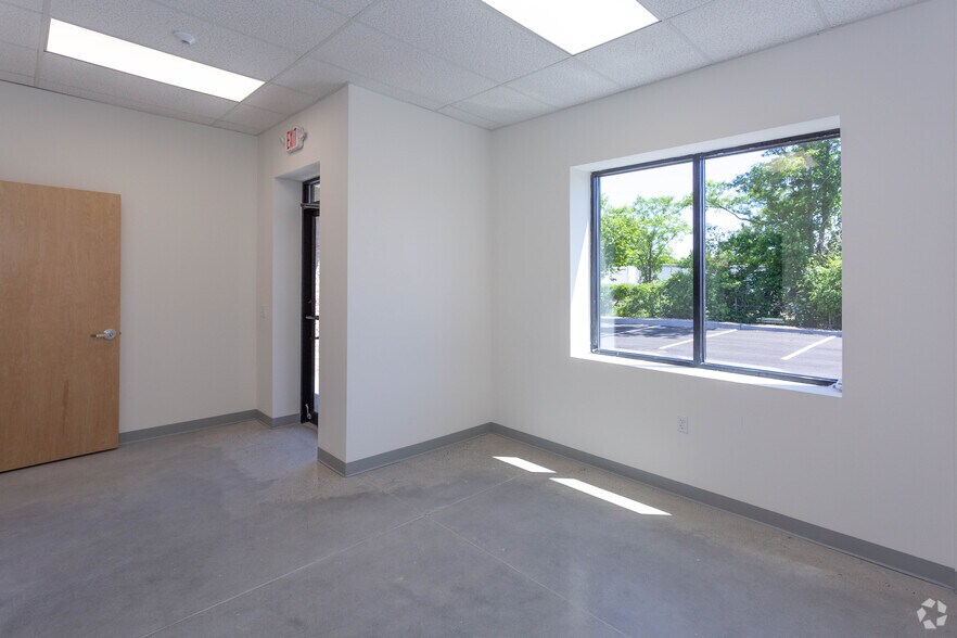 More Photos Of 46-48 Windsor Pl, Central Islip Unknown For Lease