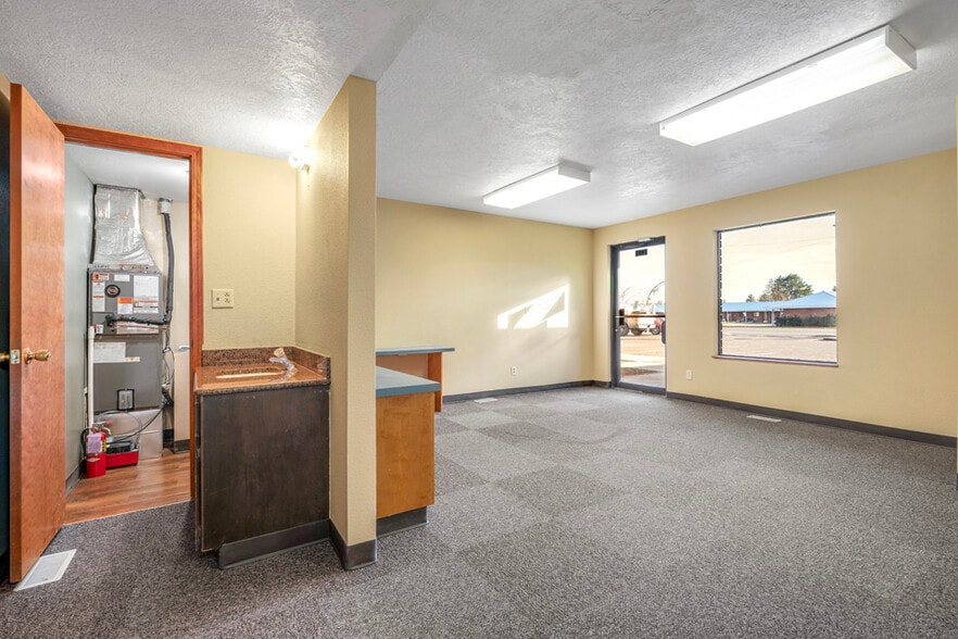 More Photos Of 1149-1159 SW 4th Ave, Ontario Office For Sale