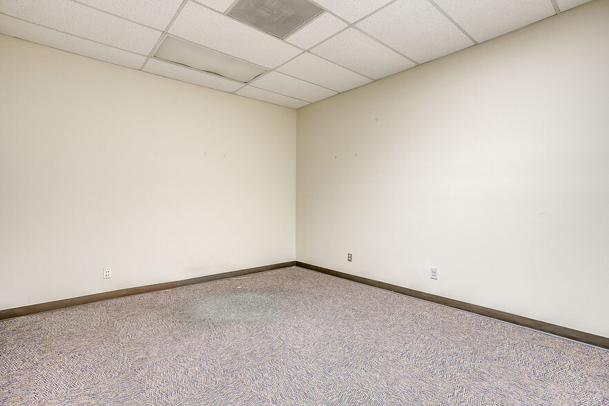 More Photos Of 4929 Northeast Pky, Fort Worth Distribution For Lease