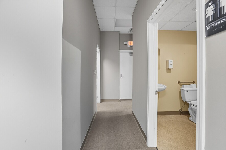 More Photos Of 1104-1124 Kemper Meadow Dr, Forest Park Storefront For Lease