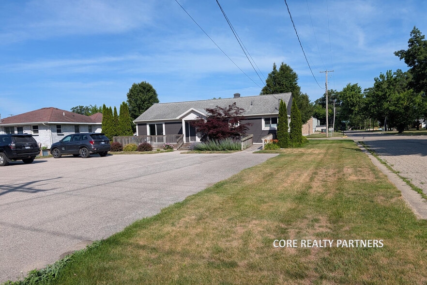 More Photos Of 1921 Ruddiman Dr, Muskegon Office For Lease