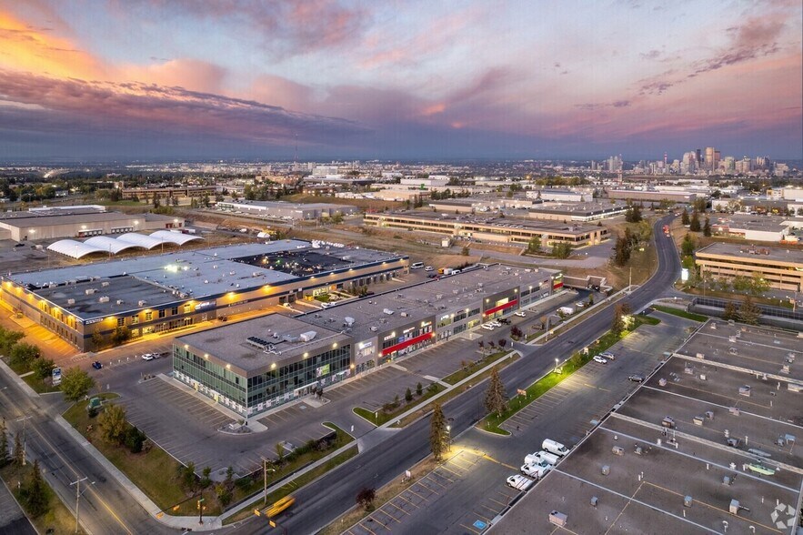 More Photos Of 3105-3223 5 Ave NE, Calgary Office For Sale