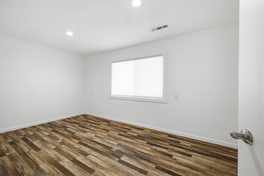 More Photos Of 19468 Village Dr, Sonora Office For Sale