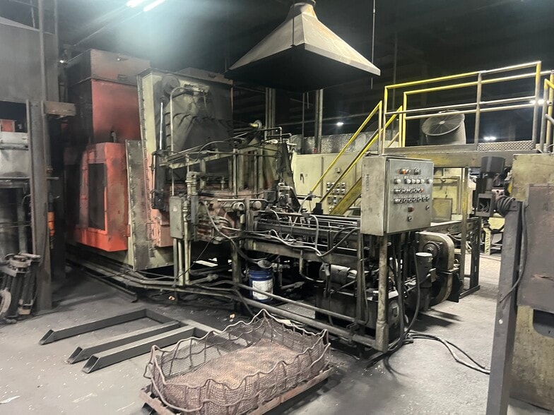 More Photos Of 400 S Gray St, Albany Manufacturing For Sale