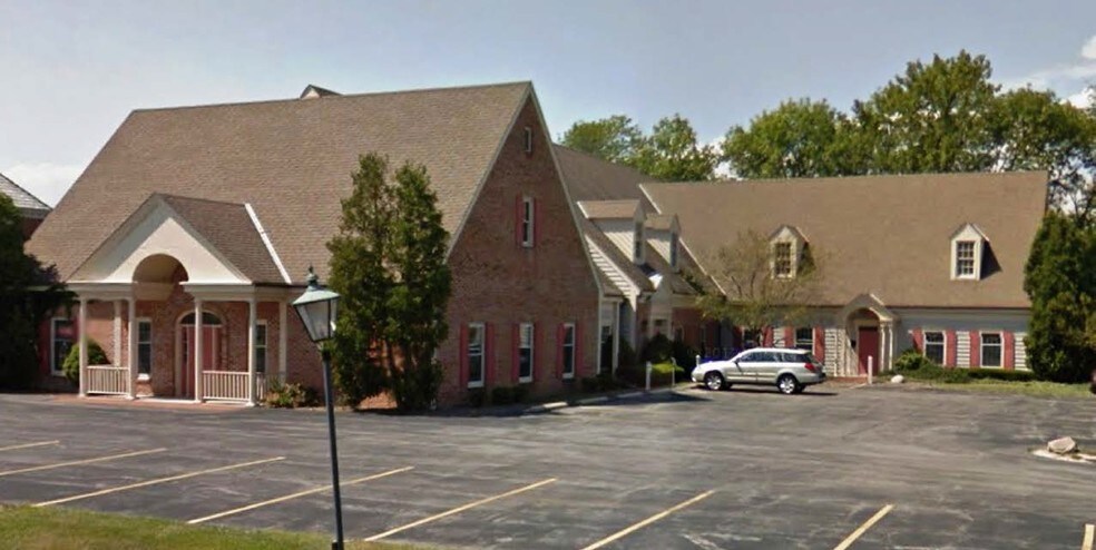 More Photos Of 11033-11039 N Towne Square Rd, Mequon Office For Sale