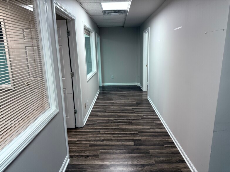 More Photos Of 1910 Garden Springs Dr, Lexington Office For Lease