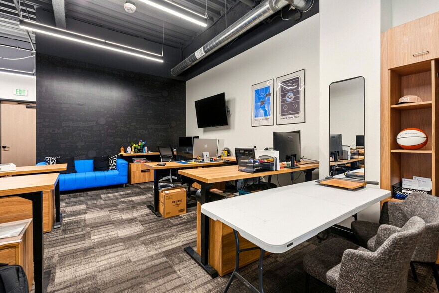 More Photos Of 2100 W Pleasant Grove Blvd, Pleasant Grove Office For Lease