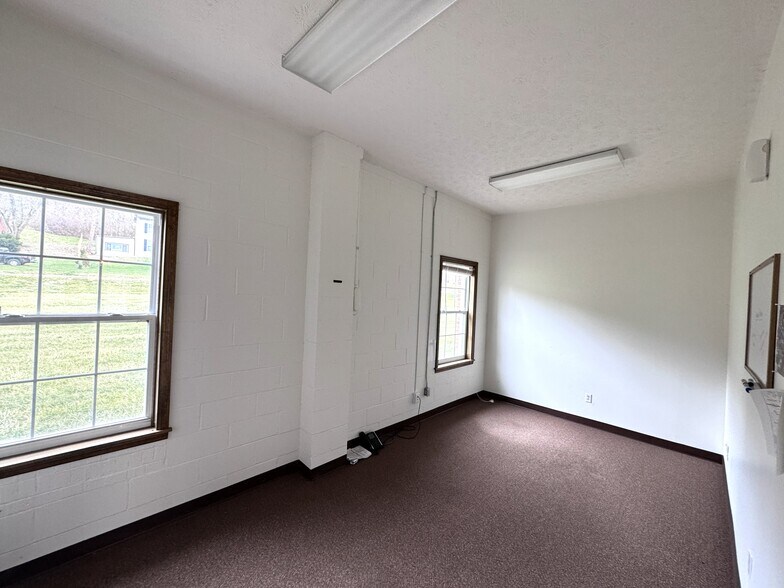 More Photos Of 5783 Mary Ingles Hwy, Melbourne Office For Sale