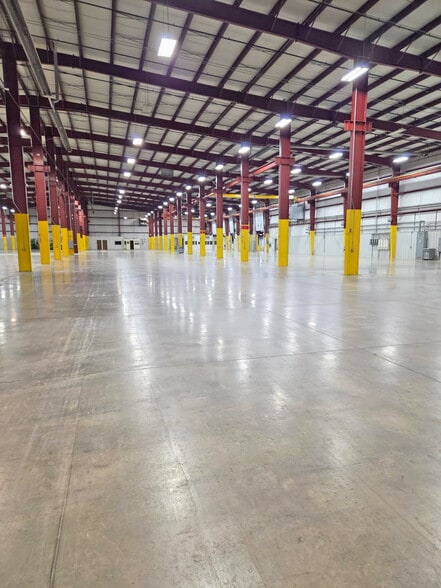 More Photos Of 220 S Noah Dr, Saxonburg Distribution For Lease