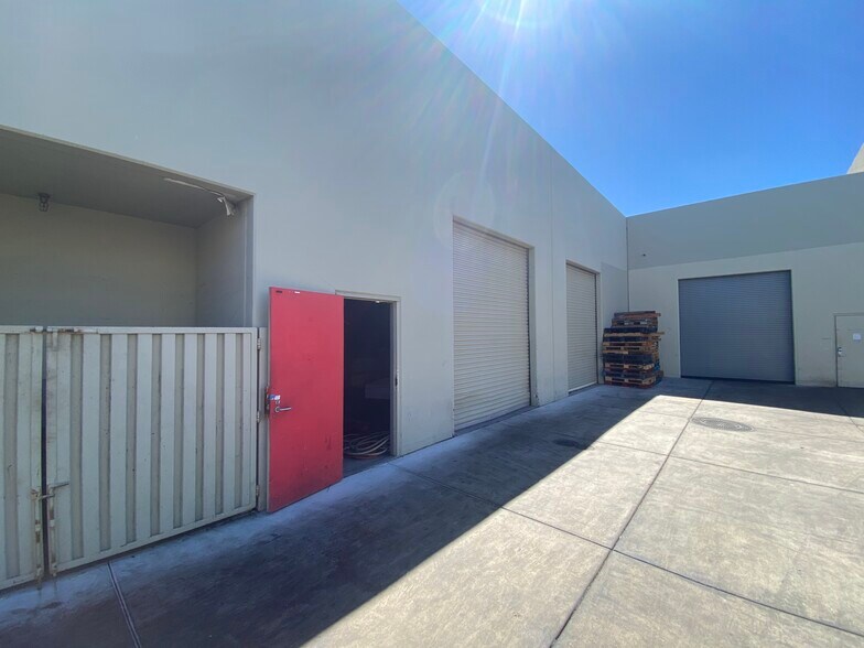 More Photos Of 2379 La Mirada Dr, Vista Warehouse For Lease