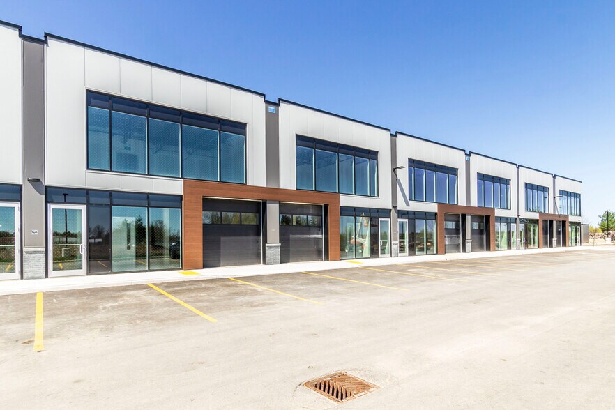 Primary Photo Of 585 Hanlon Creek Blvd, Guelph Showroom For Lease