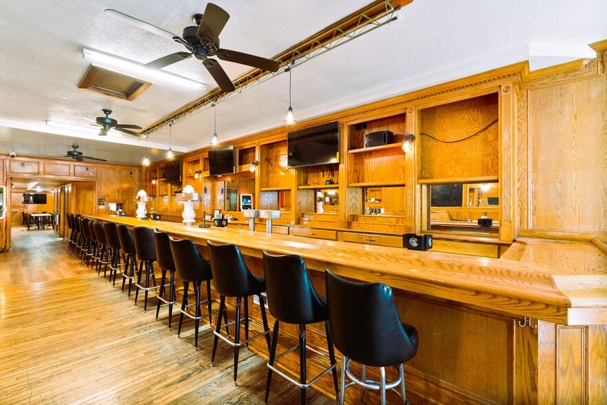 More Photos Of 616 North Ave, Pittsburgh Bar For Sale