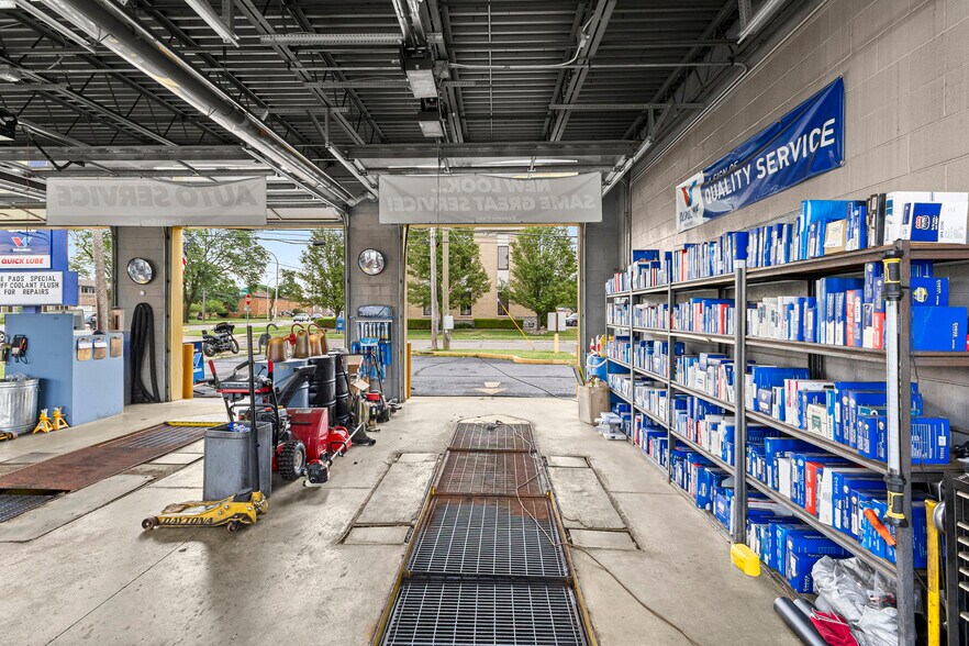 More Photos Of 8332 E 12 Mile Rd, Warren Service Station For Sale